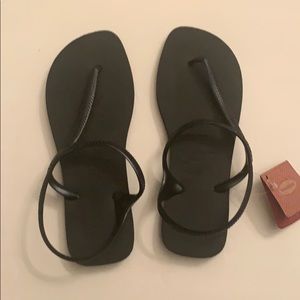 Cushy Havana’s ankle sandals